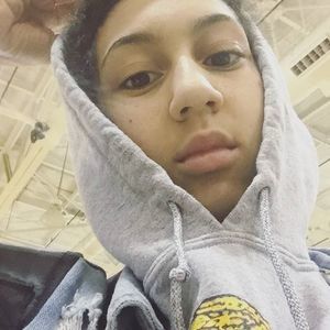 Meet your Posher, Dee